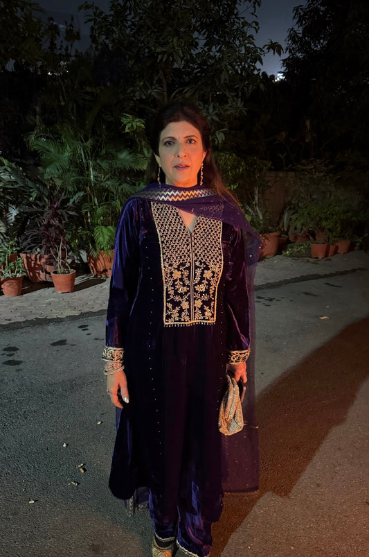 Zareen Velvet Kurta Set